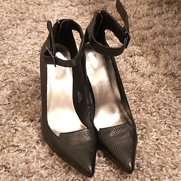 Heels - Picture 1 of 3